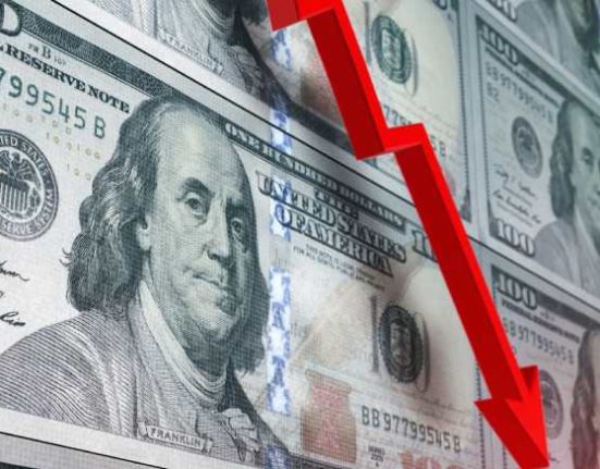 El dólar se debilita y finaliza la jornada por debajo de los 4.138 pesos