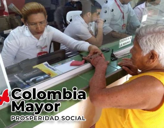 Centros de Pago por Municipio-MP Noticias, grupo de personas trabando, mujer adulta mayor consultando pago, logo de Colombia mayor