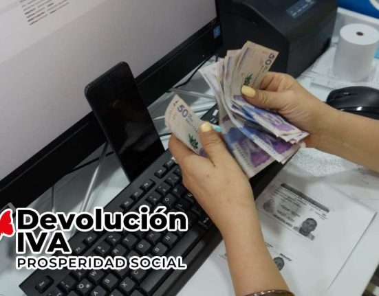 Consulta de Nuevos Beneficiarios-MP Noticias, manos contando dinero ,fondo con computador