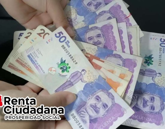 Nueva Programación de Pagos para 2024-MP Noticias, manos con billetes colombianos de diferente denominación