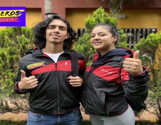 Convocatoria Abierta 2024-MP Noticias, imagen de dos Jovenes alegres con chaquetas negras del programa parceros por Bogotá, logo de parceros por Bogotá