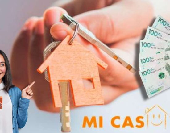 Mi Casa Ya 2024-MP Noticias, imagen de una mano con llaves, logo de mi casa ya, mujer señalando hacia las llaves con celular en la mano, billetes de 100 mil pesos colombianos